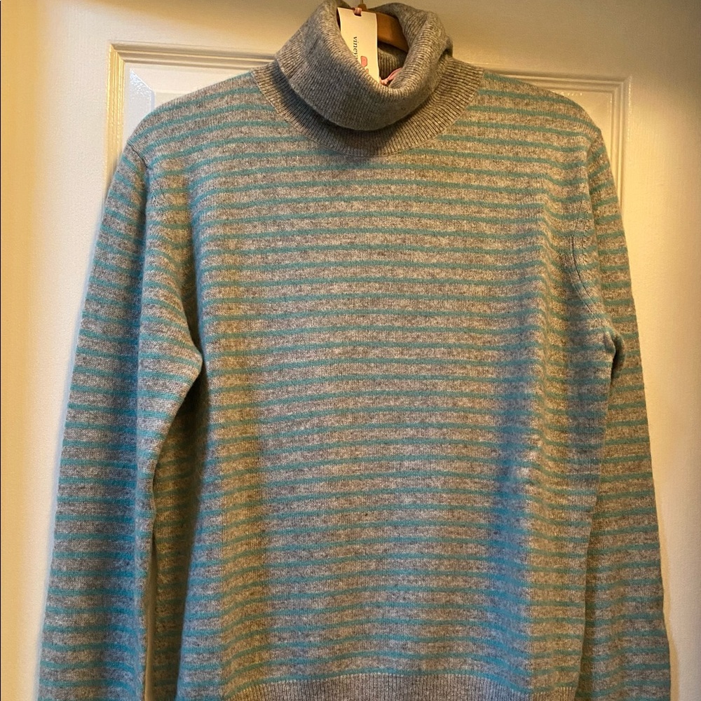 NWT Vineyard Vines Women’s Cashmere Turtleneck-Large